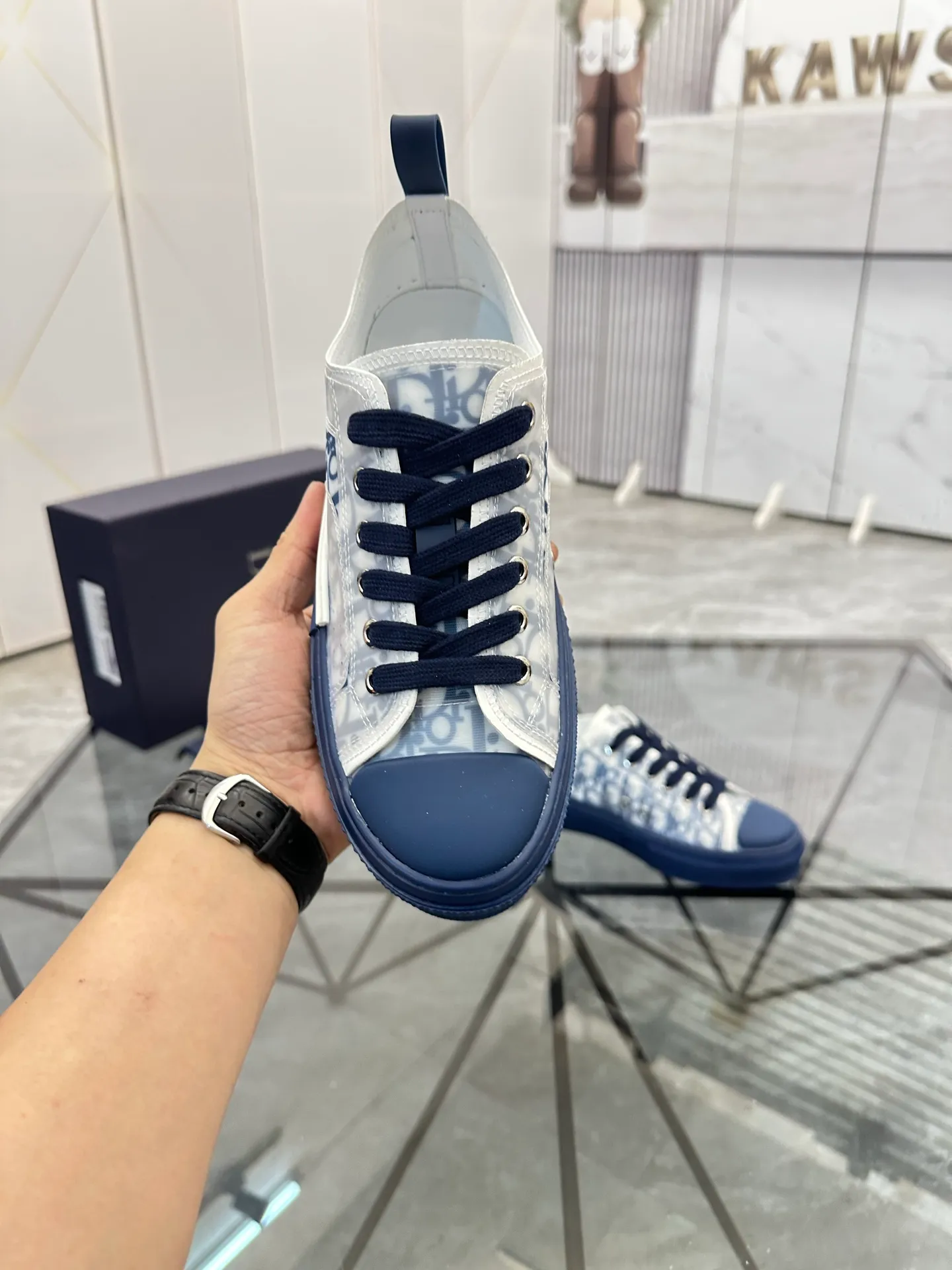 Selling men's shoes 💰: 💰P400¥ Product trademark: Dio* "Dior*" low-top casual shoes Regular size: 36-45 (can be customized to 46) Couple style B23 Product materials: Upper imported original fabric, breathable lining, original outsole. No.: 007